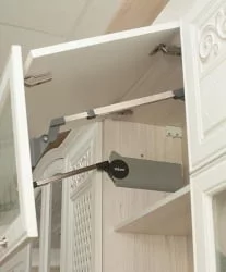 Шкаф-витрина (с системой плавного закрывания) Тиффани 19.81