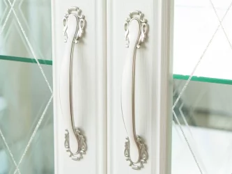 Шкаф для посуды в гостиную Тиффани 600.10