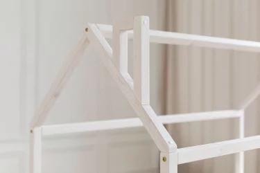 Кровать-домик в колерованном масле