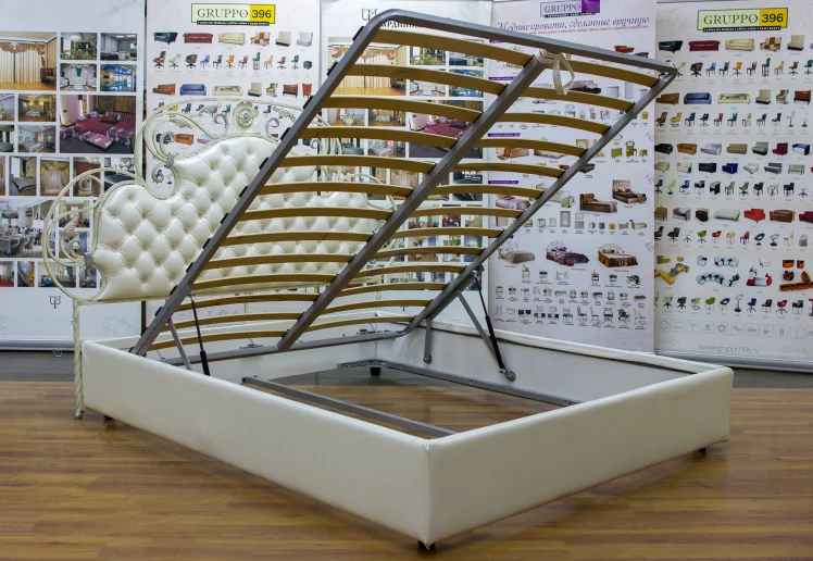 Кровать Аргеста кованая с мягкими царгами Exotica и две тумбочки_3