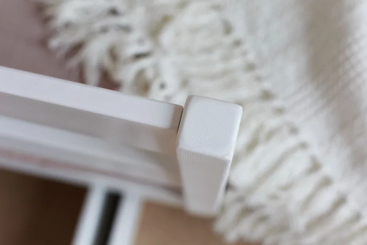 Софа в белом цвете с ящиками_3