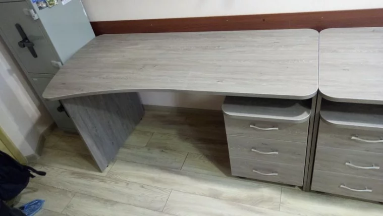 Стол эргономичный Glassy 1.12.16Л Дуб Верцаска_1