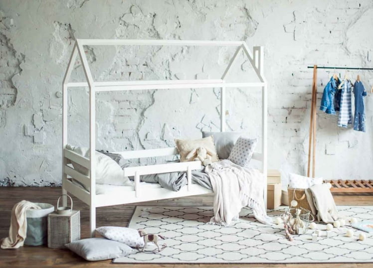 Кровать-домик RooRoom кд-11 с бортиком Белая_0